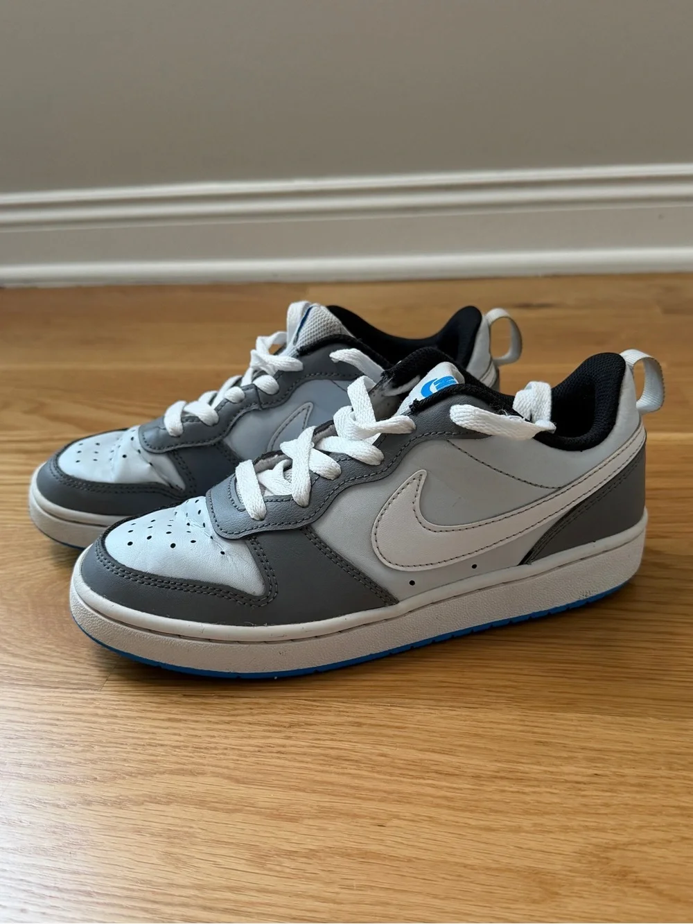 Nike Kids Gray, White & Blue Low-Top Sneakers